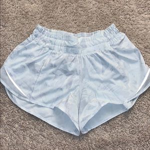 white printed lululemon hotty hot shorts